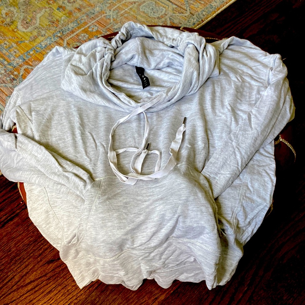 Medium GRAY SWEATER(Cowl neck)